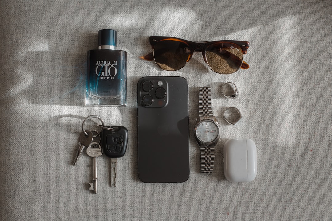 機内で快適に過ごすための便利グッズを並べたトラベルセット