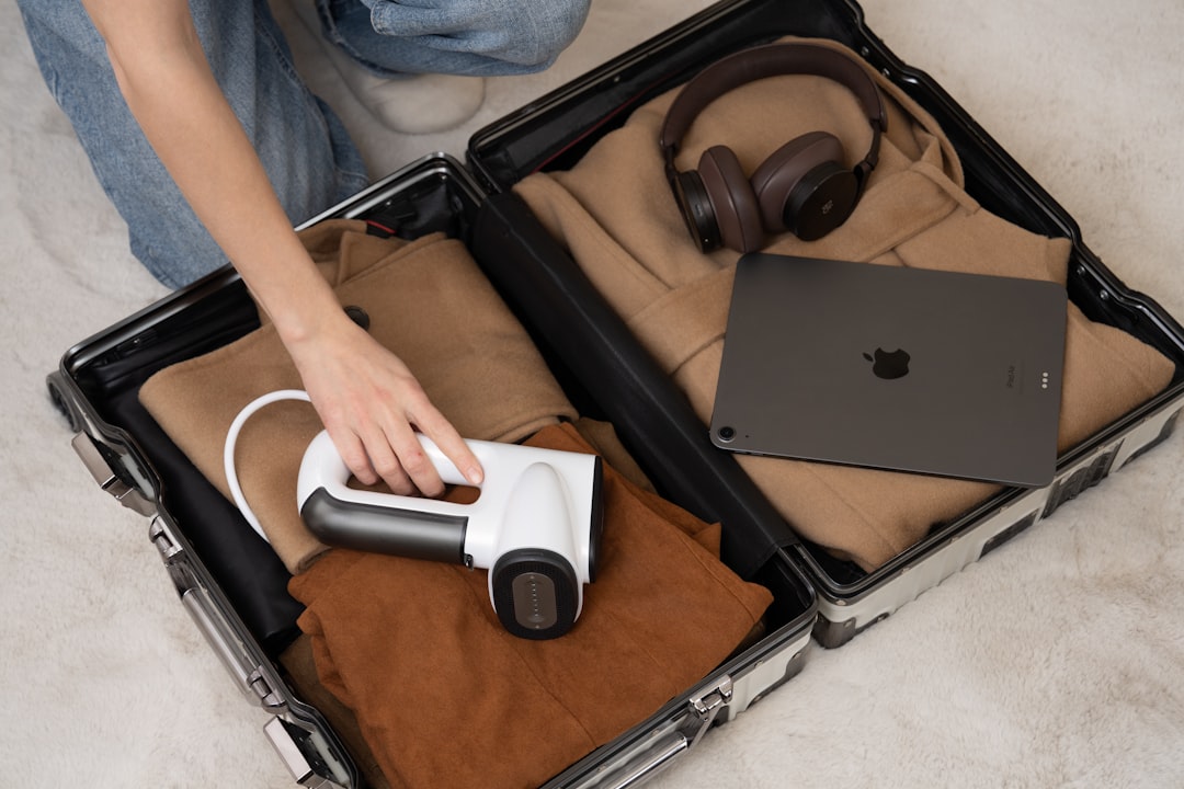 旅行でドライヤーを持参する際の機内持ち込みのイメージ